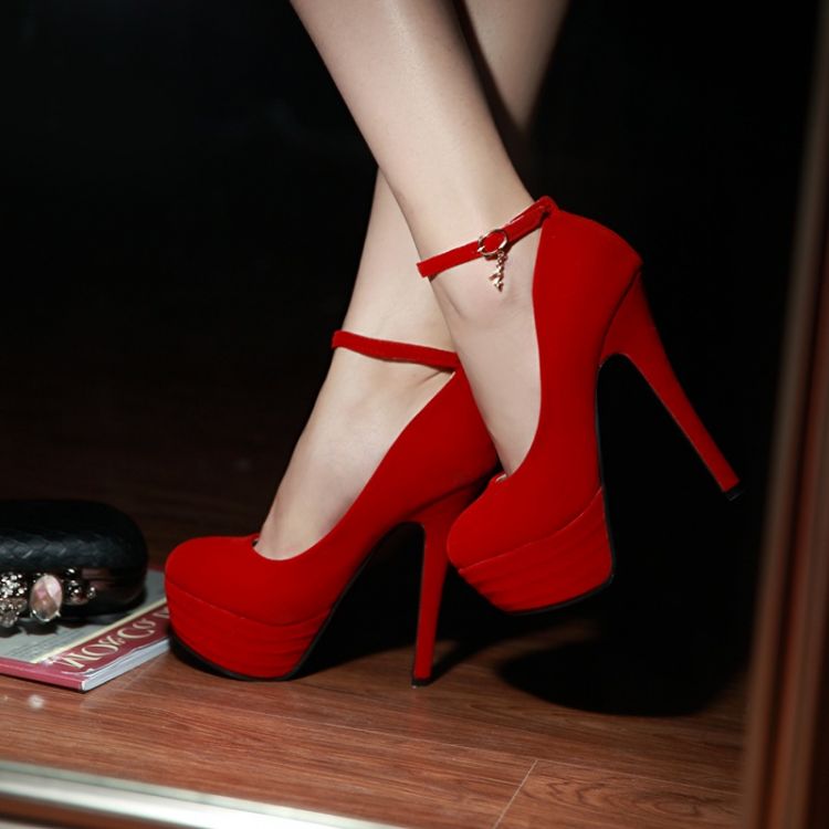 stiletto heels round toe