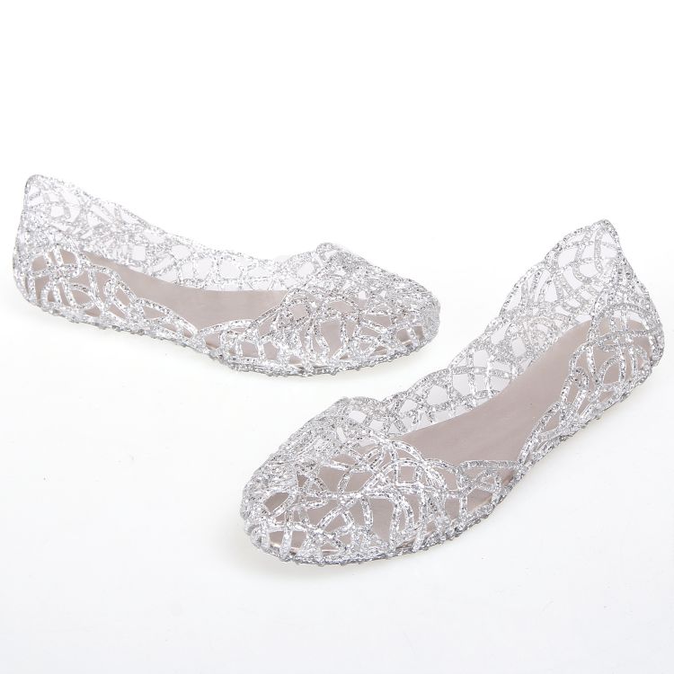 flat closed in low heel shoes