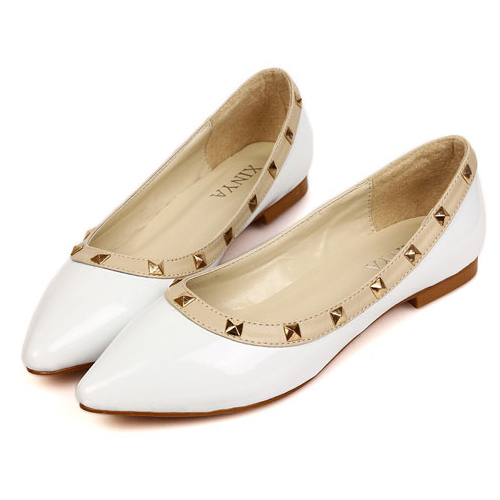 flat closed in low heel shoes